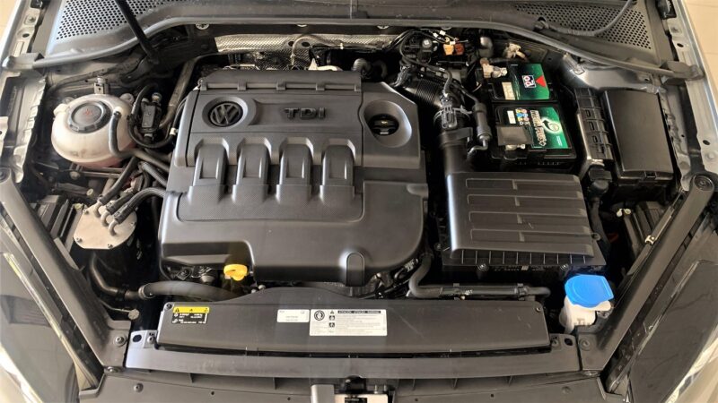 VW Golf 1.6 TDi Advance BMT 115CV (Gris Oscuro) - Imagen 10