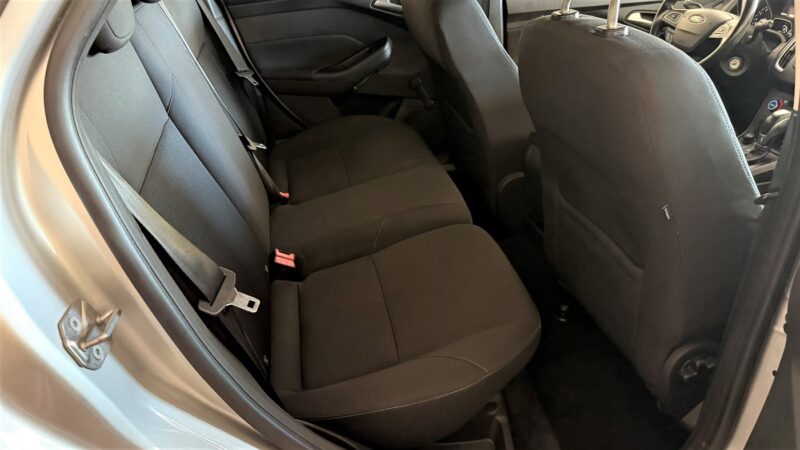 Ford Focus AUTOMATICO 1.6 Ti-VCT Trend 125CV (Gris Plata) - Imagen 7