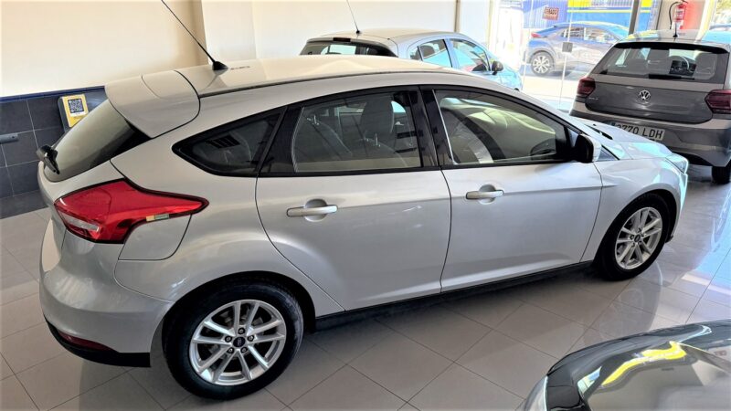 Ford Focus AUTOMATICO 1.6 Ti-VCT Trend 125CV (Gris Plata) - Imagen 8