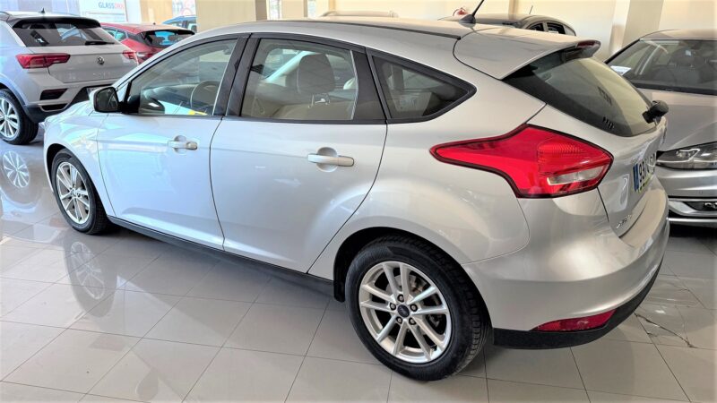 Ford Focus AUTOMATICO 1.6 Ti-VCT Trend 125CV (Gris Plata) - Imagen 9
